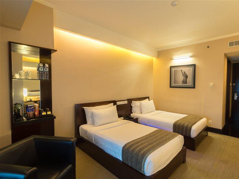 Manhattan Hotel Jakarta Exterior foto