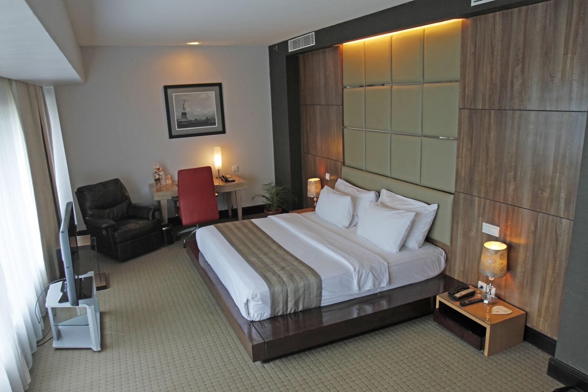 Manhattan Hotel Jakarta Exterior foto