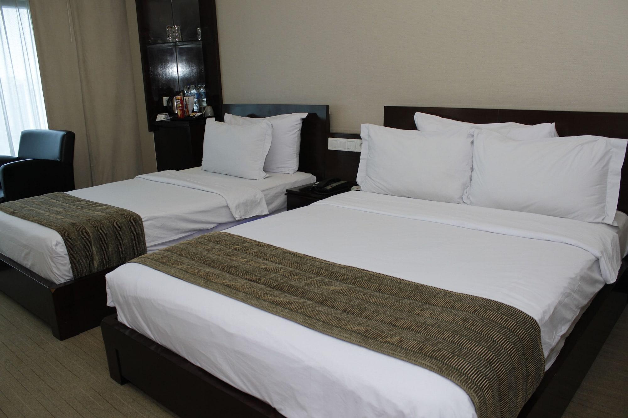 Manhattan Hotel Jakarta Exterior foto