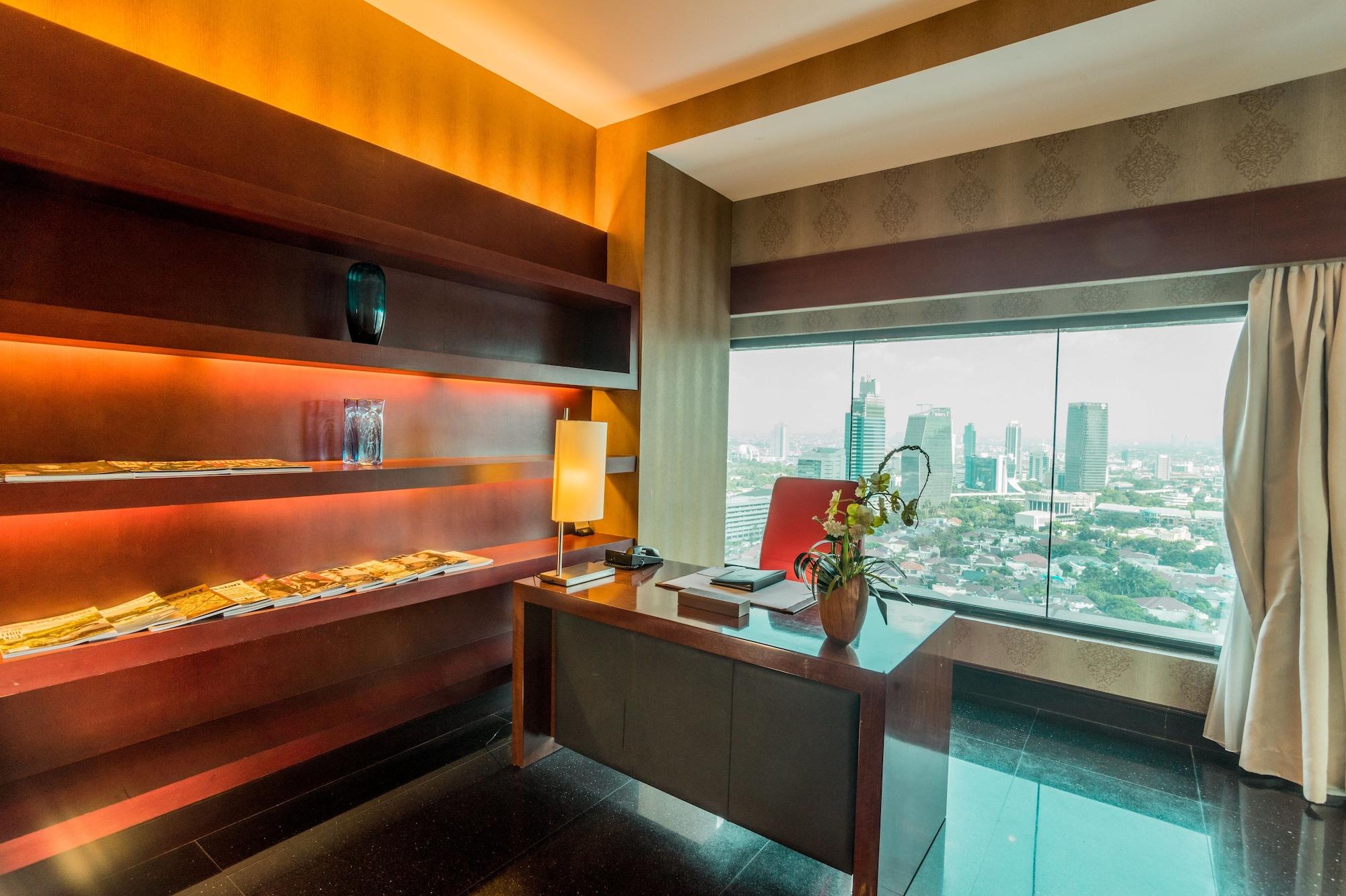 Manhattan Hotel Jakarta Exterior foto
