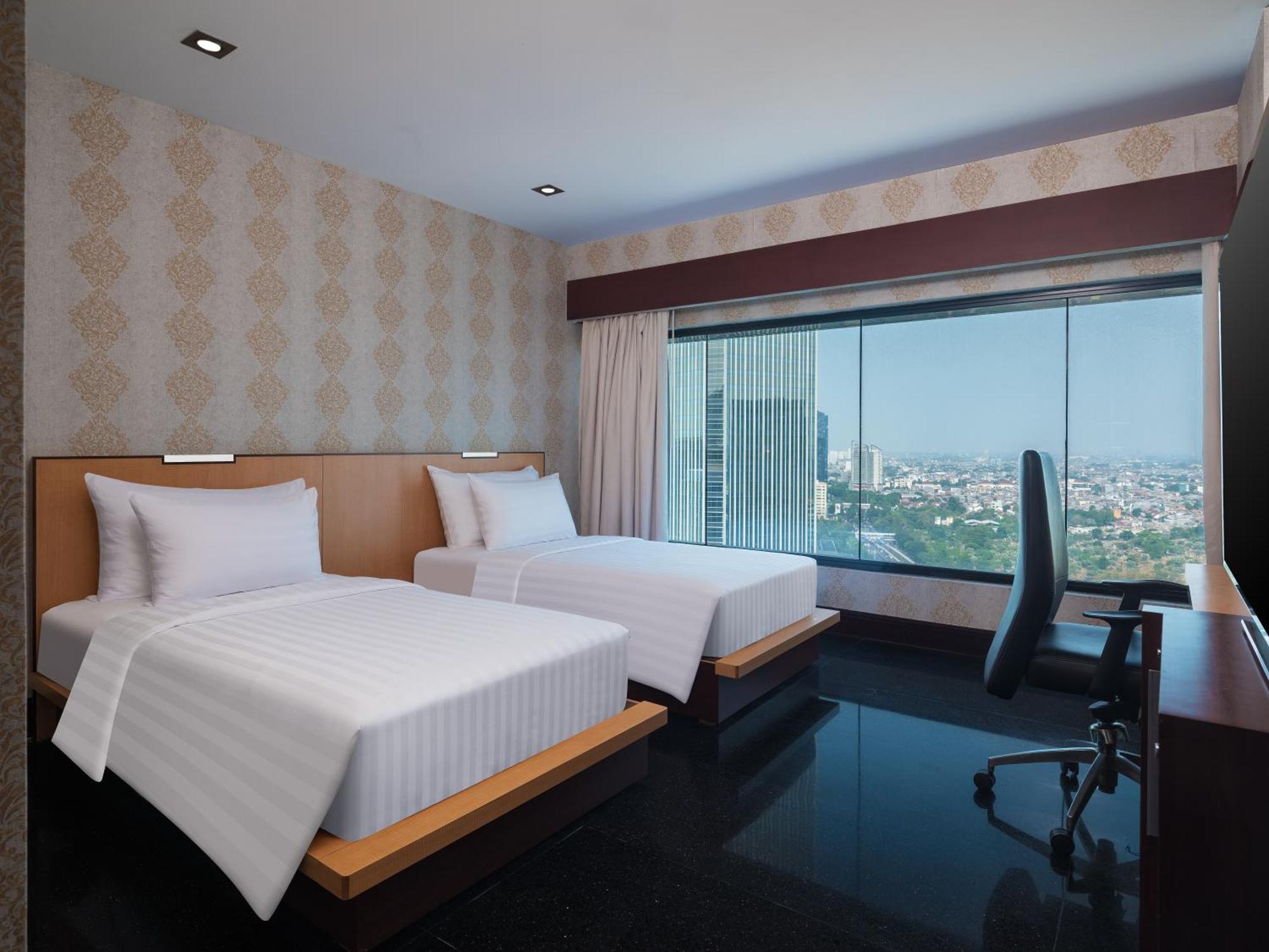 Manhattan Hotel Jakarta Exterior foto