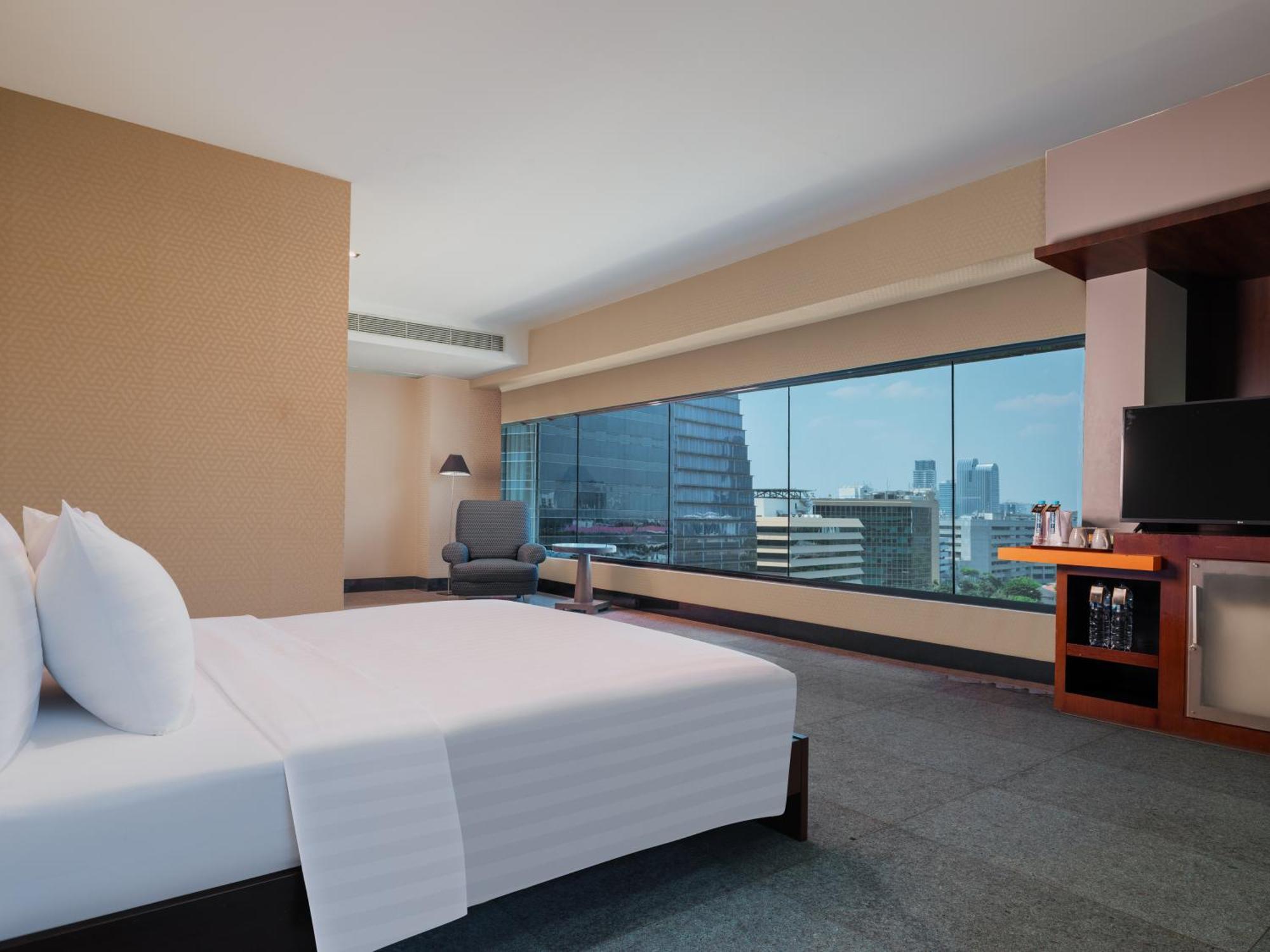 Manhattan Hotel Jakarta Exterior foto