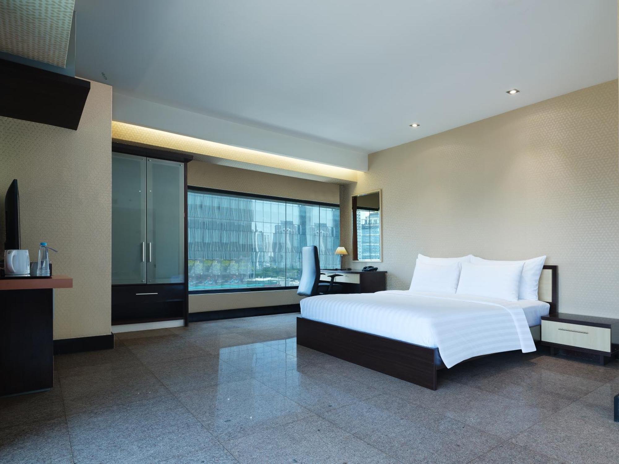 Manhattan Hotel Jakarta Exterior foto