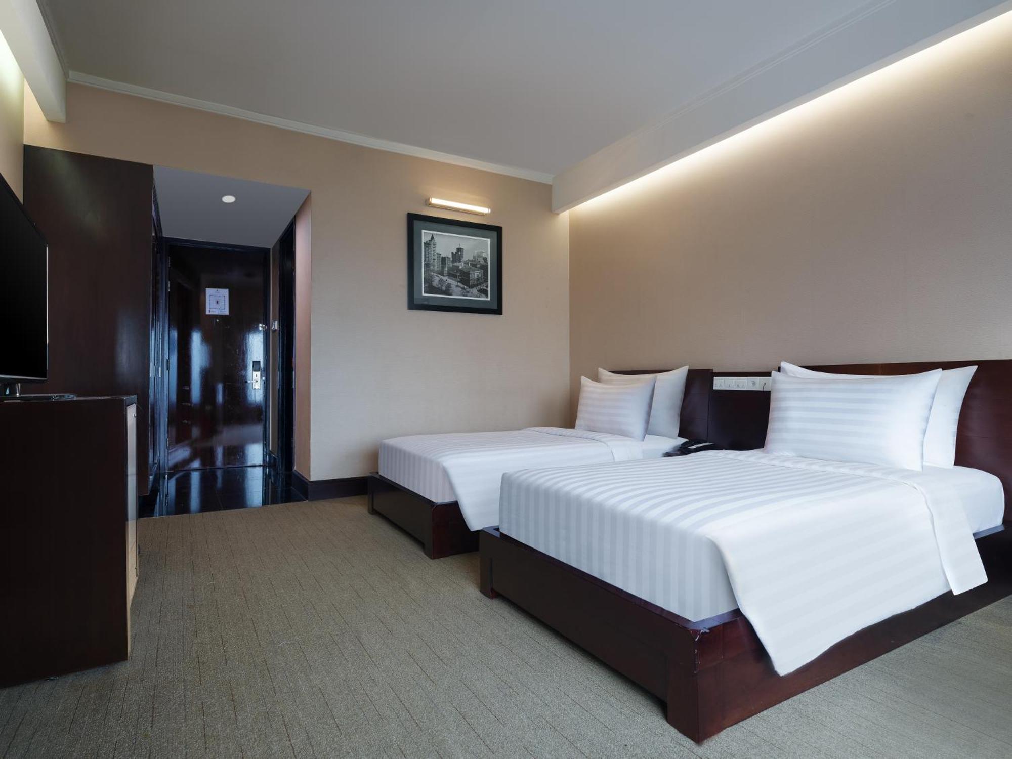 Manhattan Hotel Jakarta Exterior foto
