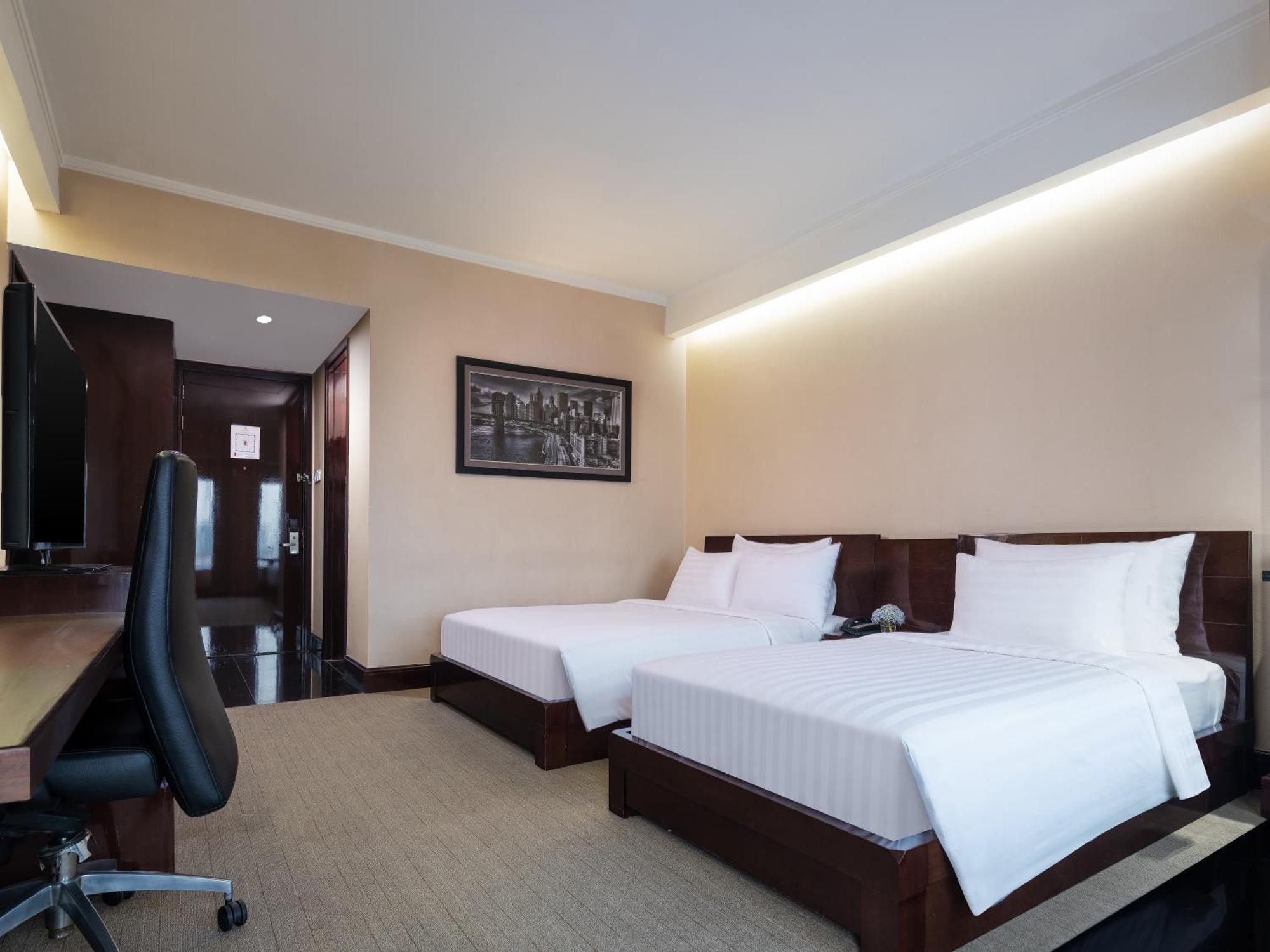 Manhattan Hotel Jakarta Exterior foto
