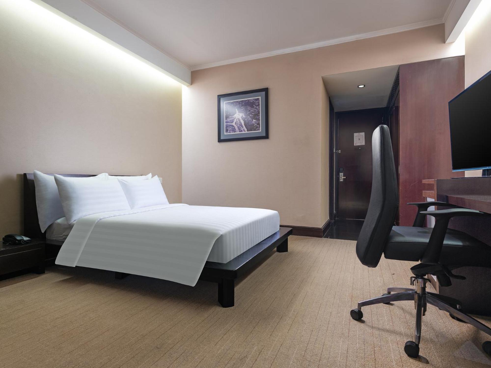 Manhattan Hotel Jakarta Exterior foto